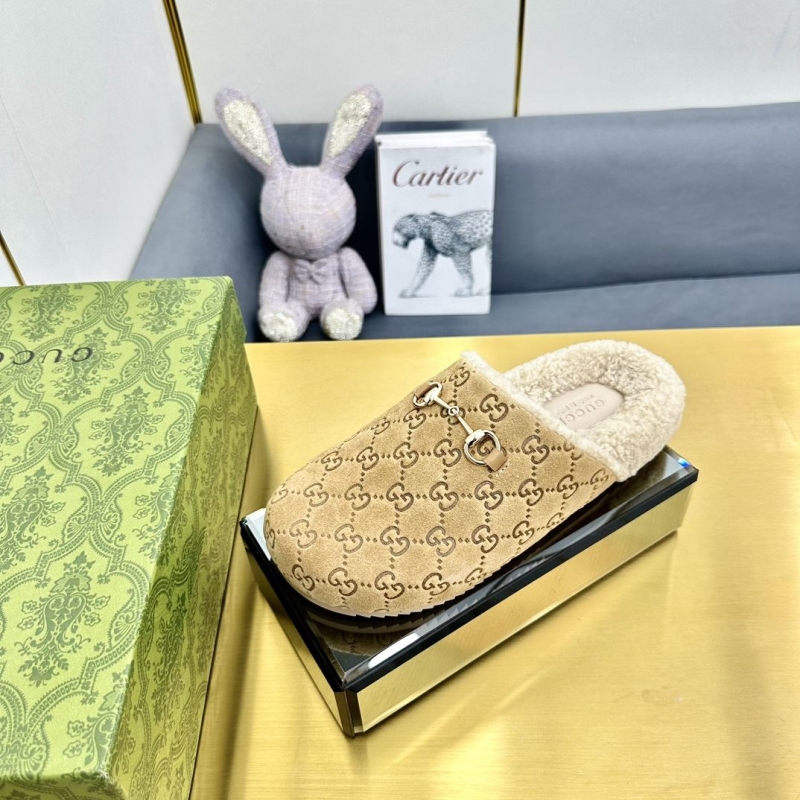 G*u*i slippers